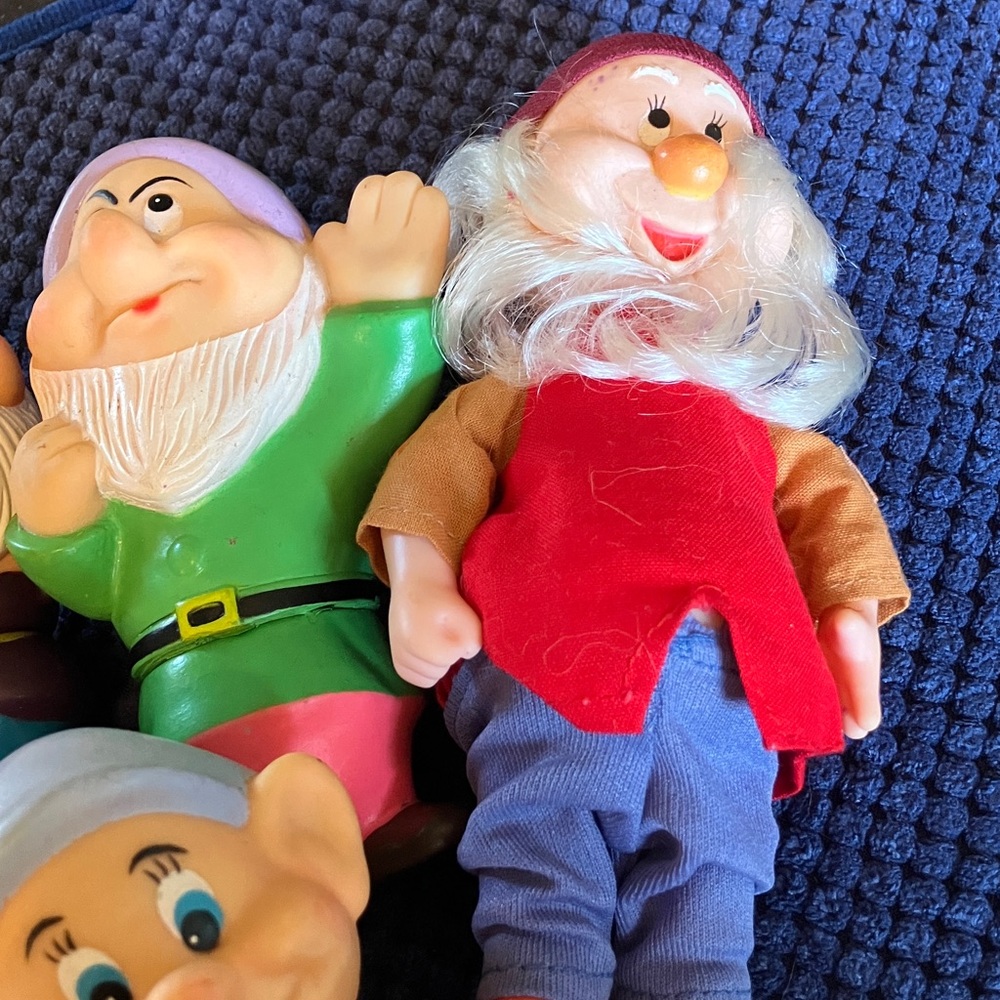 BIKIN DISNEY Snow White And The Seven Dwarfs Doll Set 1980’s Vintage All 7 - Picture 4 of 6